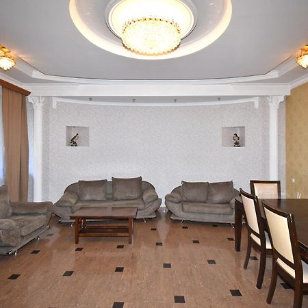 Armenak Apartment 5-Комнатная Erywań Zewnętrze zdjęcie