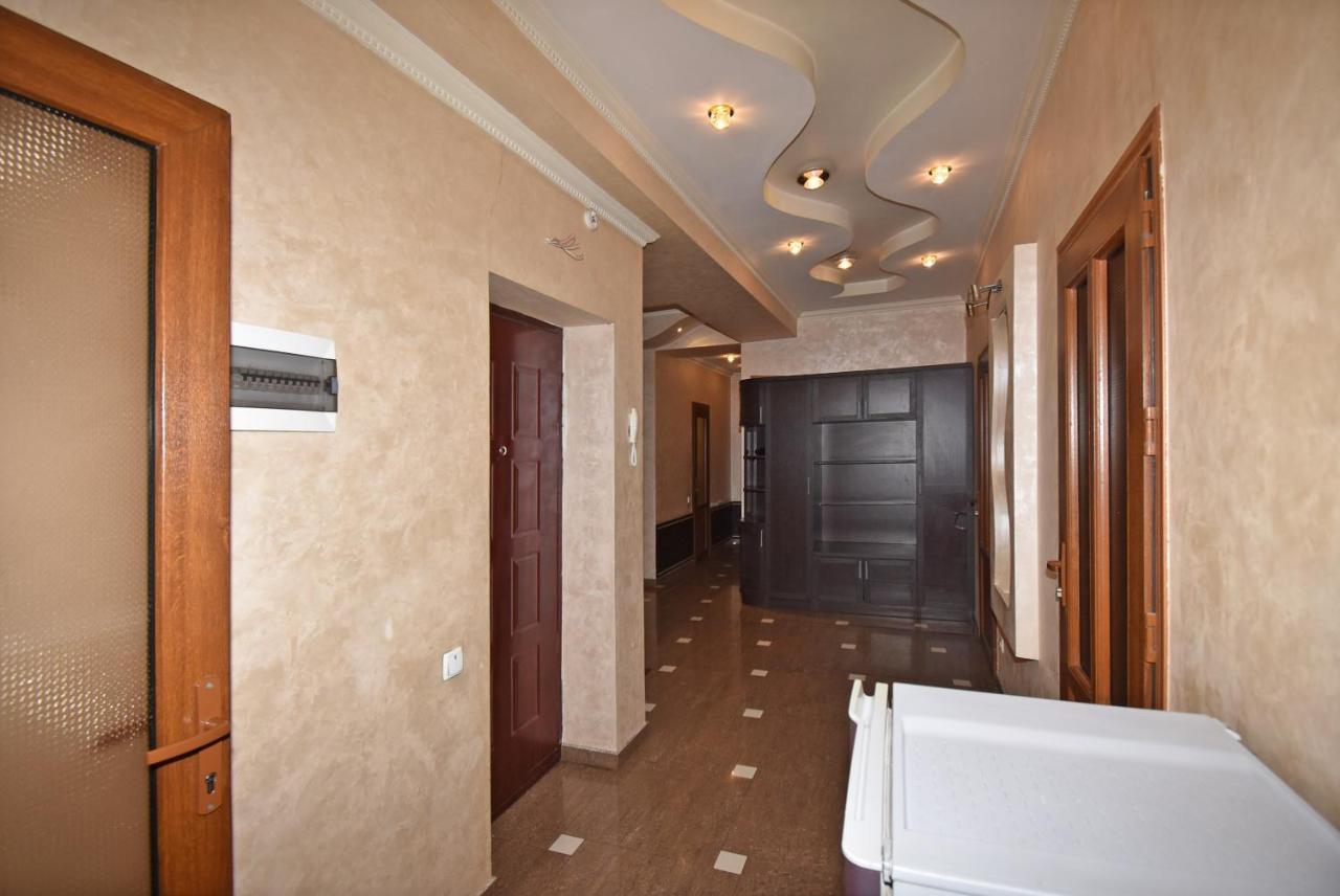 Armenak Apartment 5-Комнатная Erywań Zewnętrze zdjęcie