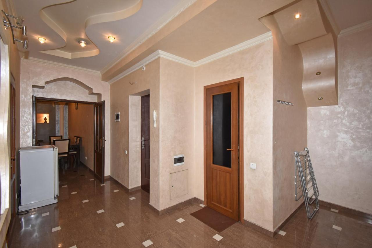 Armenak Apartment 5-Комнатная Erywań Zewnętrze zdjęcie