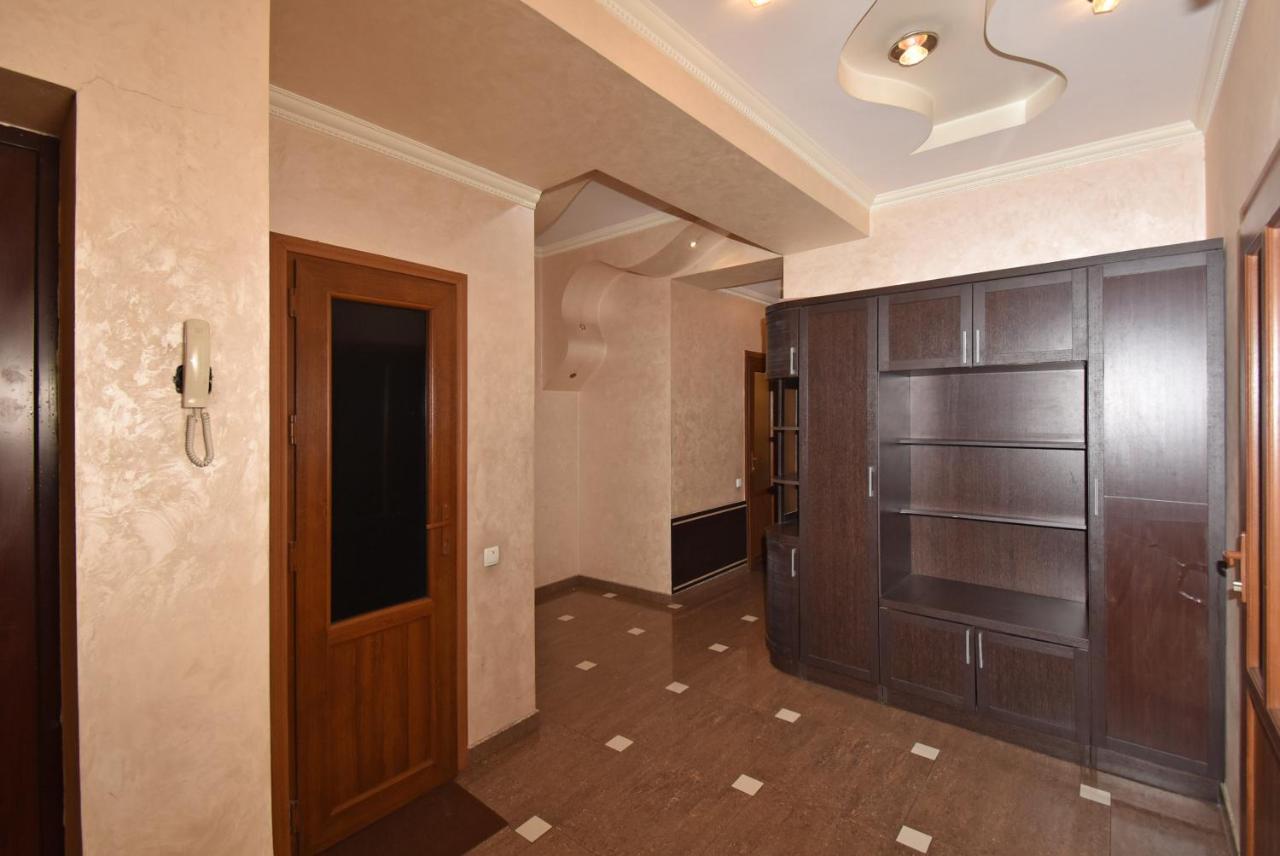 Armenak Apartment 5-Комнатная Erywań Zewnętrze zdjęcie