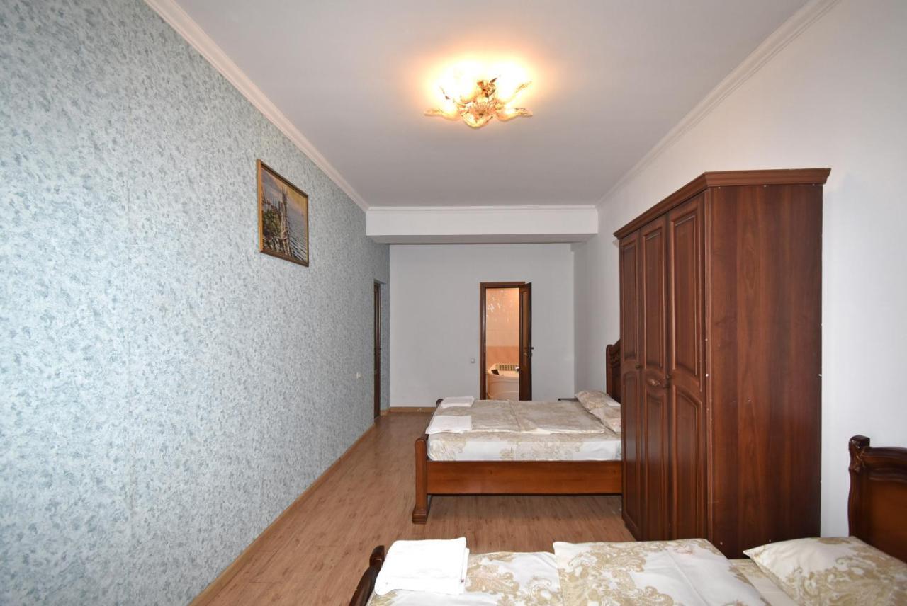 Armenak Apartment 5-Комнатная Erywań Zewnętrze zdjęcie