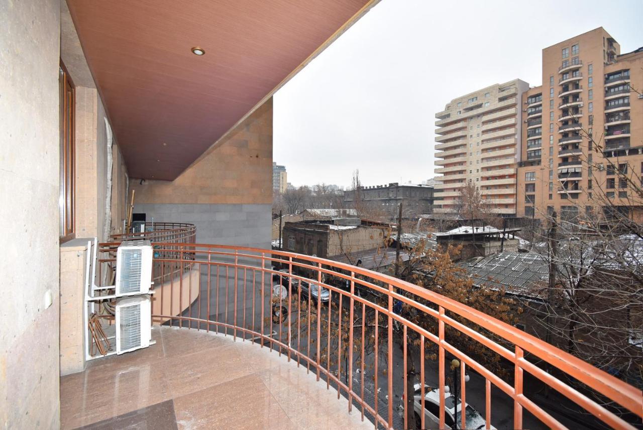 Armenak Apartment 5-Комнатная Erywań Zewnętrze zdjęcie
