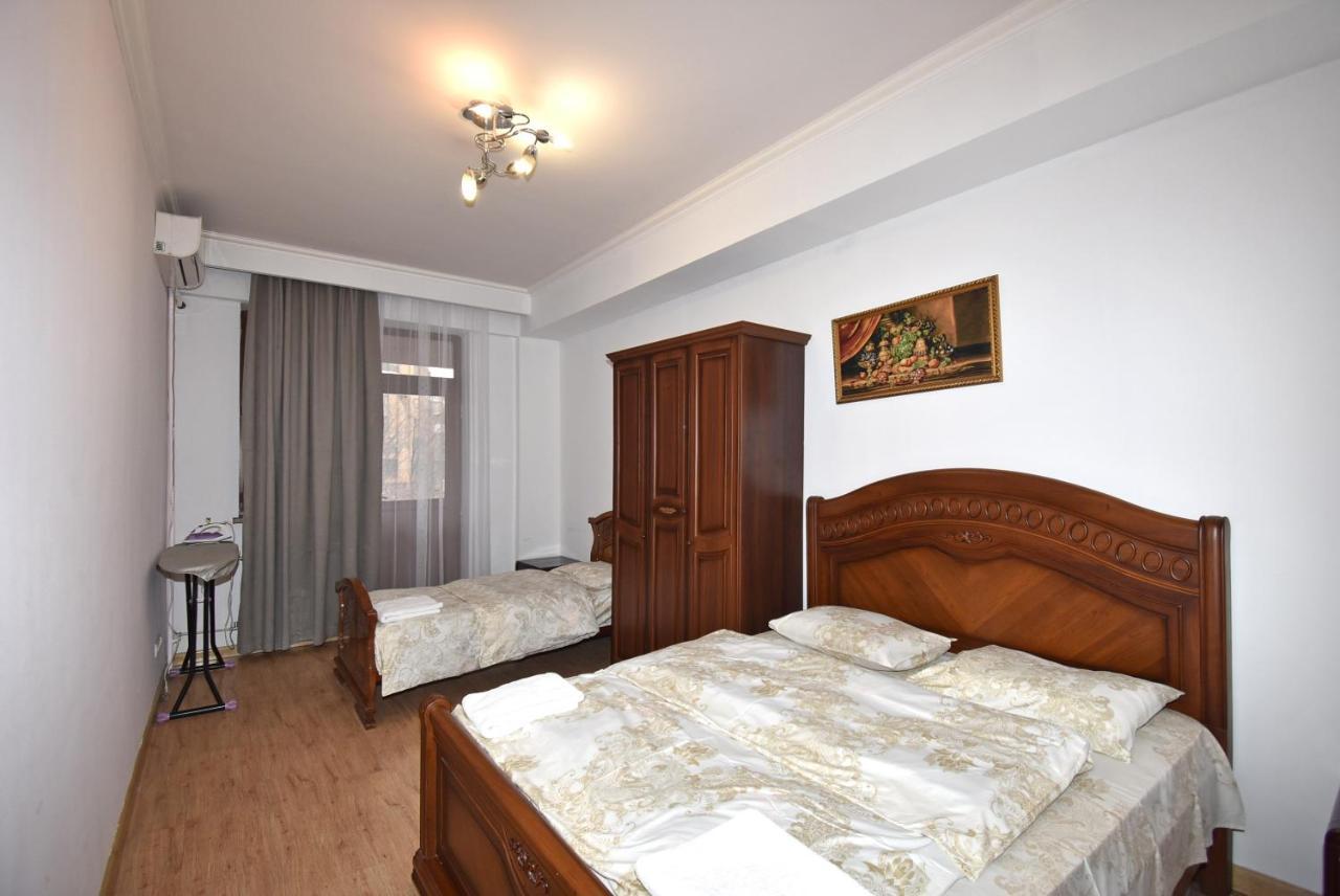 Armenak Apartment 5-Комнатная Erywań Zewnętrze zdjęcie