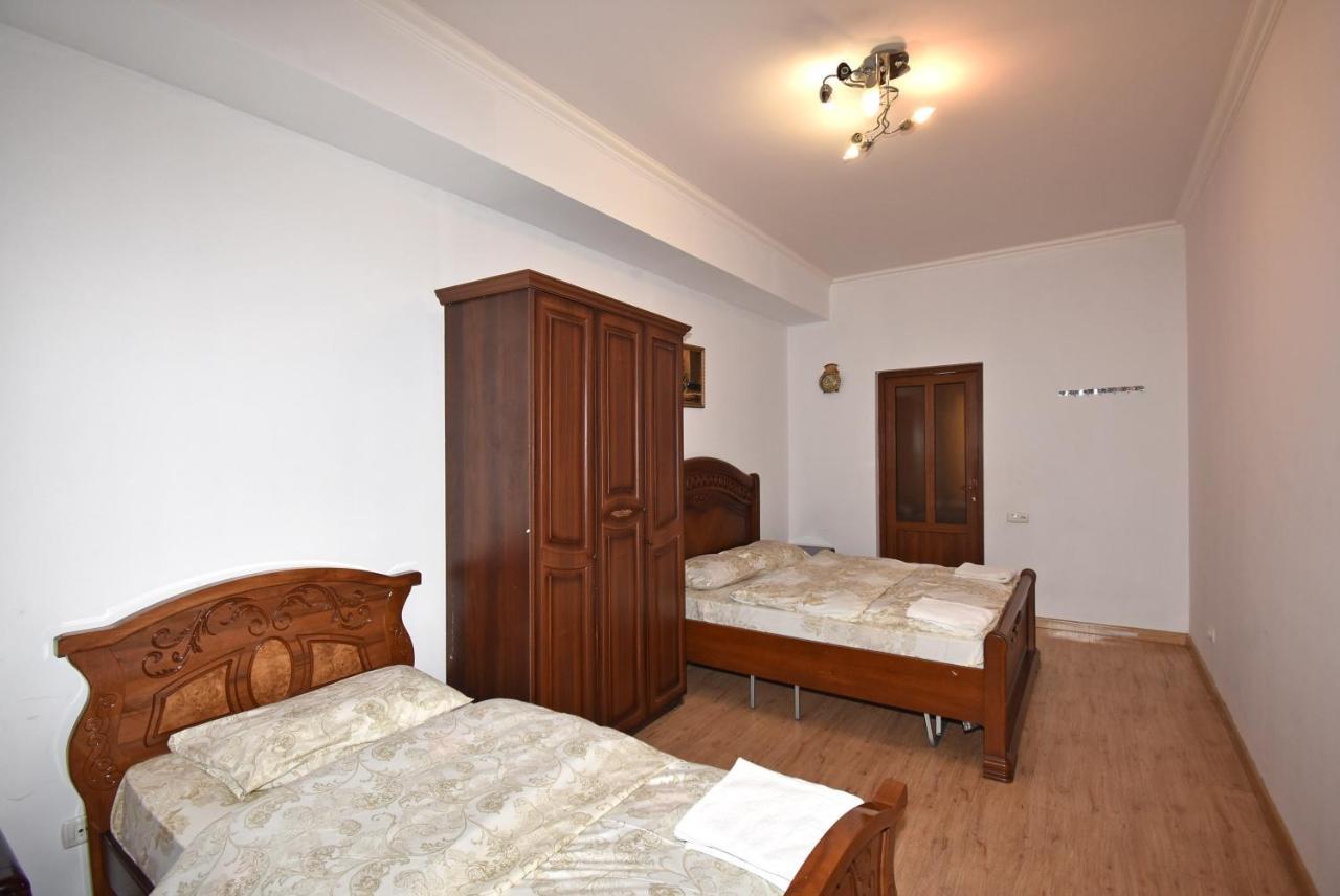 Armenak Apartment 5-Комнатная Erywań Zewnętrze zdjęcie