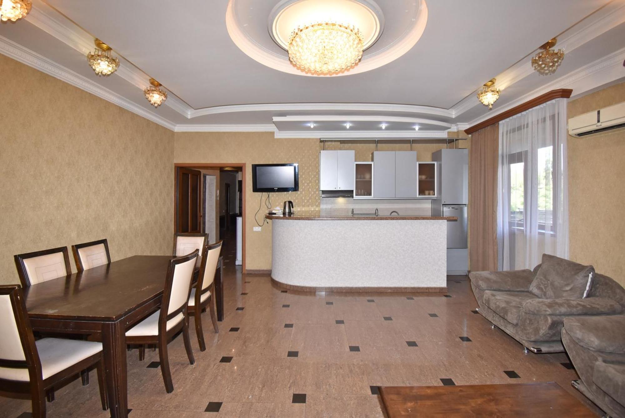 Armenak Apartment 5-Комнатная Erywań Zewnętrze zdjęcie